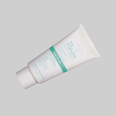 Tubos de creme corporal nutritivo de rápida absorção sem perfume para hidratação e hidratação.